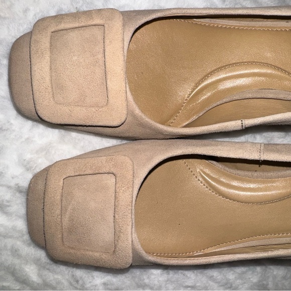 TALBOTS Elegant Tan Block Heel Pumps - Picture 8 of 9